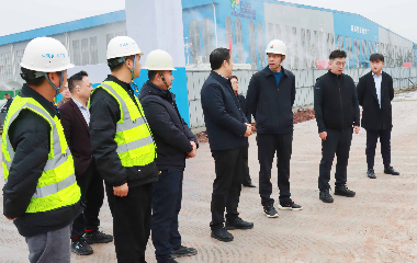 南溪經(jīng)開區(qū)黨工委副書記、管委會(huì)主任李勇一行蒞臨遠(yuǎn)東股份宜賓智能產(chǎn)業(yè)園調(diào)研指導(dǎo)